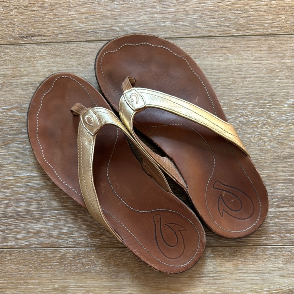 OluKai Brown and Gold Sandals with Contoured Footbed